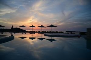 Kavos Hotel & Suites