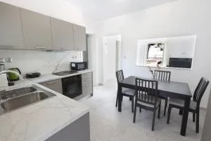 Rise & Shine Apartment 2 - Áyios Spirídhon