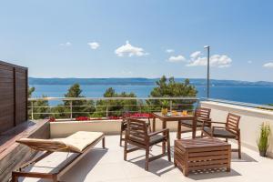 Villa Jolara With Pool - Deluxe Apartments 4 & 19