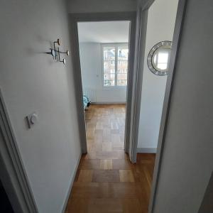 Appartements Superbe appartement F2 refait a neuf plein centre : photos des chambres