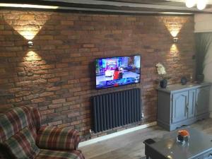 Y Bwythyn - Lovely cottage in village of Spittal