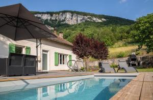 Maisons de vacances Le gite de la cascade, maison spacieuse avec piscine : photos des chambres