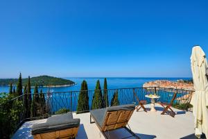 Yellow SeaView Apartment