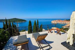 Yellow SeaView Apartment