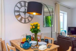 Fig Tree - Pet-friendly cottage with indoor pool, hot tub & breathtaking views of Snowdonia