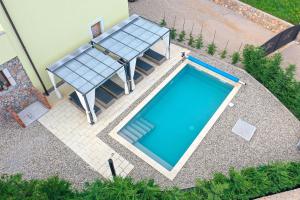 Holiday house Toš-Vila with heated pool