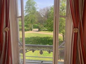 Maisons d'hotes Domaine de Macque, BETZ, 25 mns Roissy CDG : Chambre Lit Queen-Size - Vue sur Jardin