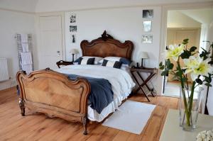 Bantham House, Bantham, South Devon - a few steps from golden sandy beaches