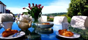 Bantham House, Bantham, South Devon - a few steps from golden sandy beaches