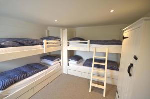 Bantham House, Bantham, South Devon - a few steps from golden sandy beaches