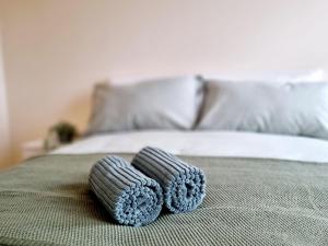 Cityscape Haven: 1 Bedroom Apartment with Terrace and City view