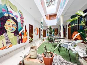 El Mural Backpackers