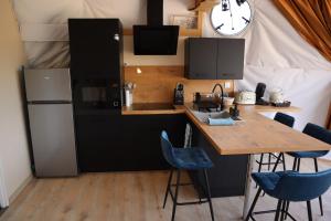 Maisons de vacances Glamping Dome - Dome du Rocher rouge : photos des chambres