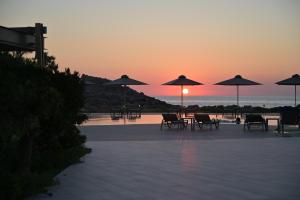 Kavos Hotel & Suites