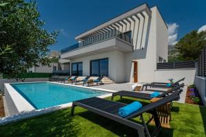 NEW Villa Fortress, private pool, Game room, sea views 