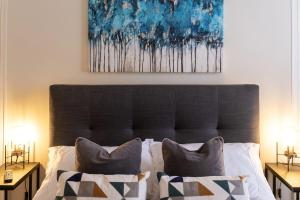 Stylish Central Apartment with Parking & Lift