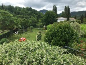 Sejours a la campagne chambre et salle de bain prive s'ouvrant sur terrasse, jardin et cuisine d'ete : photos des chambres