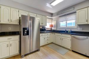 Walk to North Myrtle Beach Family-Friendly Home!