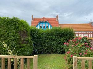 Maisons de vacances La Maison Bleue avec Jardin a Mers-Les-Bains : photos des chambres