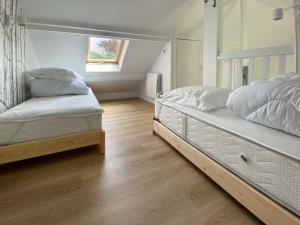 Maisons de vacances La Maison Bleue avec Jardin a Mers-Les-Bains : photos des chambres