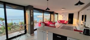 Waterfront Glass Flat