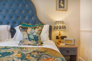 Classic Double Room room in George Hotel Amesbury Stonehenge