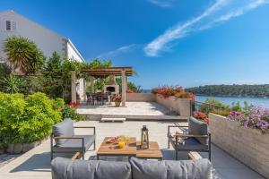Villa and Apartments Milos