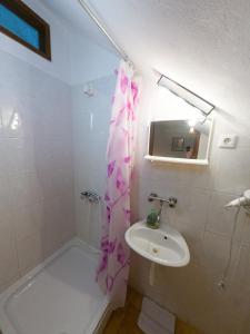 Villa Ivanka Murter ap A sa grijanim bazenom i besplatnim parkingom