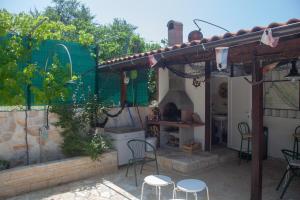 Villa Ivanka Murter ap A sa grijanim bazenom i besplatnim parkingom