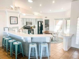 Villa La Isla PANORAMIC VIEWS, Outdoor Kitchen, sleeps 16