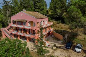 NEVAS COUNTRY HOUSE