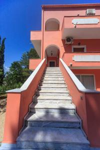 NEVAS COUNTRY HOUSE