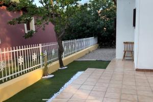 Comoda villetta con giardino img10