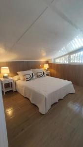 Apartamento Mistral 5, con piscina y parking.