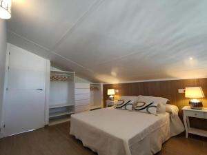 Apartamento Mistral 5, con piscina y parking.