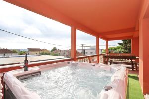 Apartments Fraj with Jacuzzi