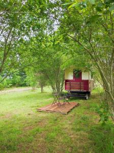 Sejours a la campagne La roulotte Couzotte : photos des chambres