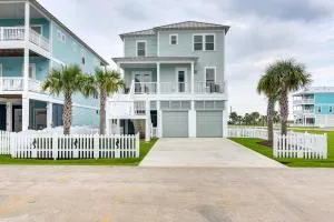 Walk to Ocean Beach House with 2 Decks in Galveston - Anderson Ways