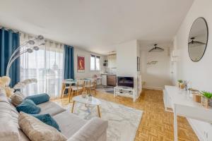 Appartements Blue Dream - RER B&C - Netflix / Disney+/ Easy Check-in : photos des chambres