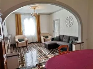 Grande maison de ville 120 m2 veranda et jardin. - 克莱克城