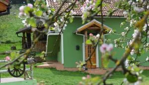 Ivona - Kuća za odmor Perušić - Stara Lika - Lički Osik