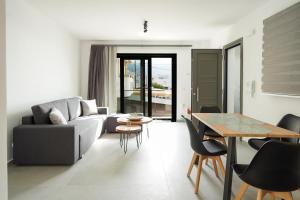 Sandy feet comfort suite