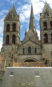 Chambre d'hôte au 3ème étage d'une maison de chanoine - Broye