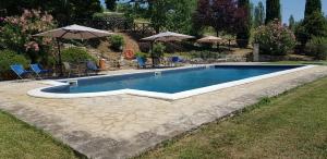 Case in campagna con piscina a Todi (monolocale)