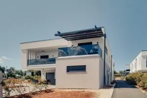 Funtana Villas an der 1 Reihe vom Meer - Tar