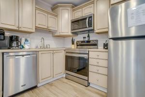 Walk to Beach Condo with Balcony in Hilton Head