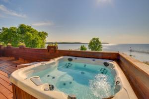 Prairie-Style Home on Garden Bay w Deck + Hot Tub