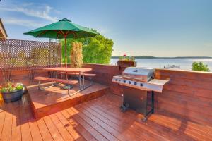 Prairie-Style Home on Garden Bay with Deck and Hot Tub