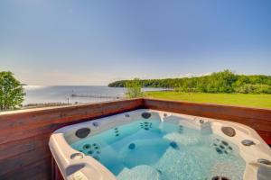 Prairie-Style Home on Garden Bay with Deck and Hot Tub