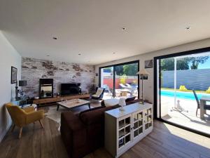 Maisons de vacances Comfortable architect house with heated pool, Ploemeur, Morbihan : photos des chambres